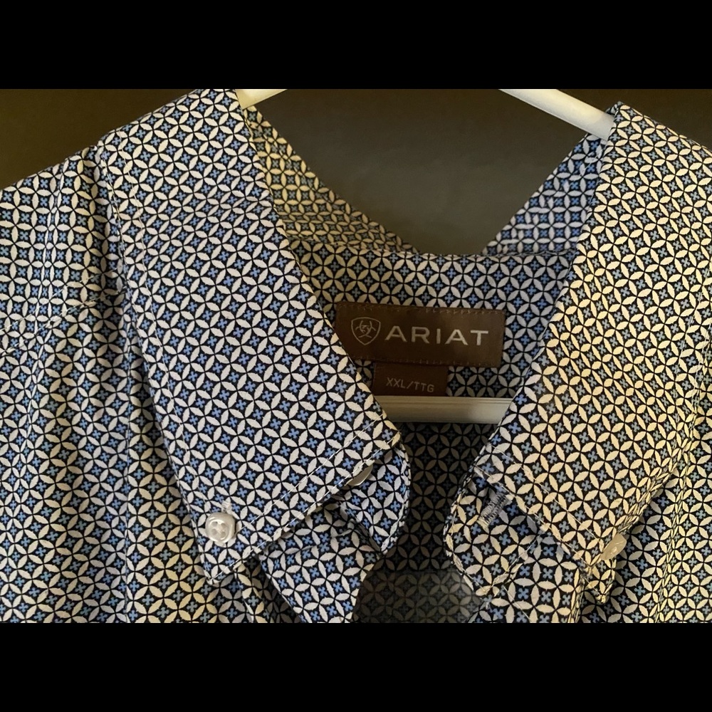 Ariat long sleeve western shirt! Size 2X blue and white